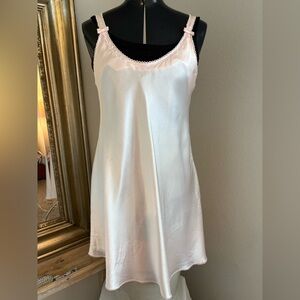 Oscar de la Renta Pink Satin Chemise Nightgown XS Lace Trim Bow Straps